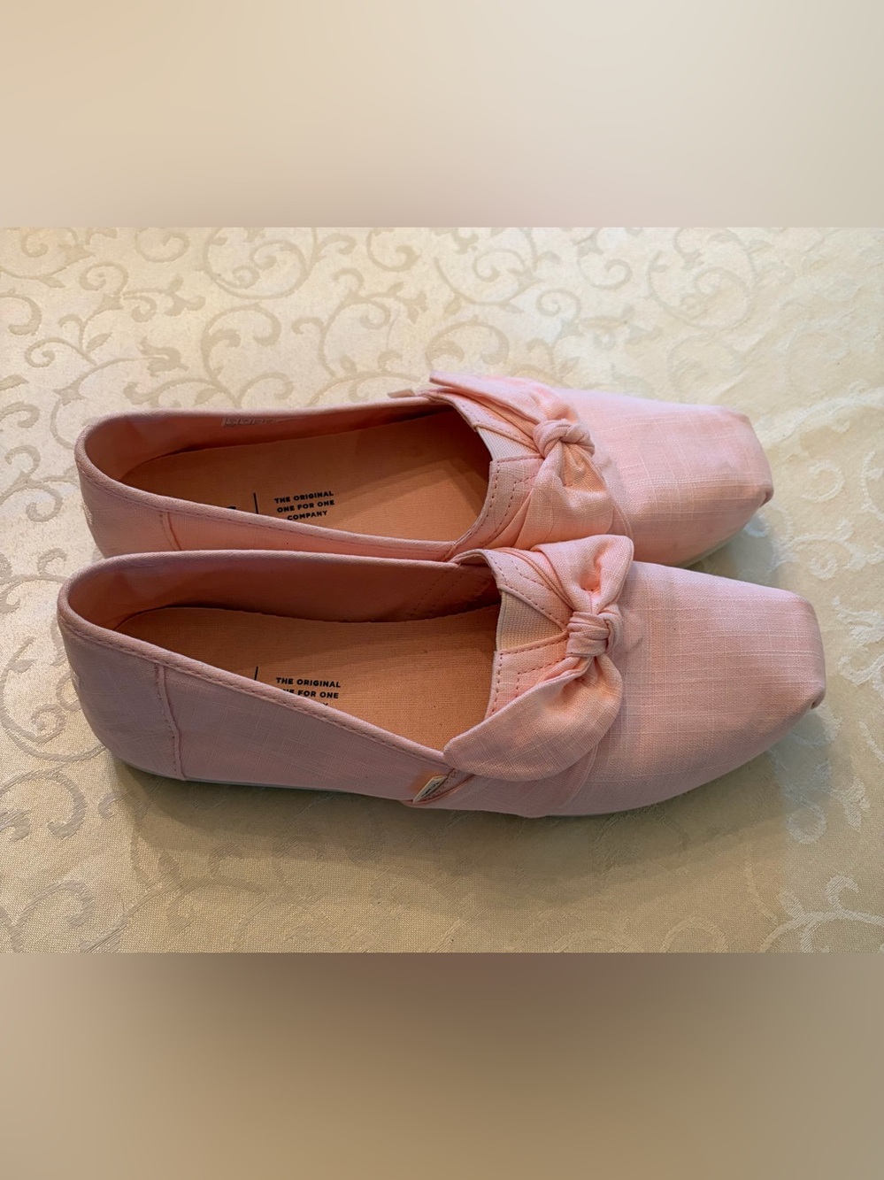 Tom’s Size 9W Women's Pink Bow Slip-On Flats 💗💝